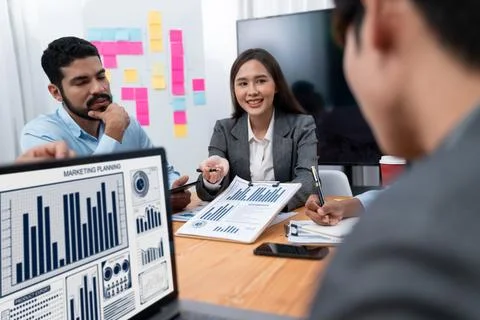 Financial dashboard data display on laptop screen. Concord Foto stock