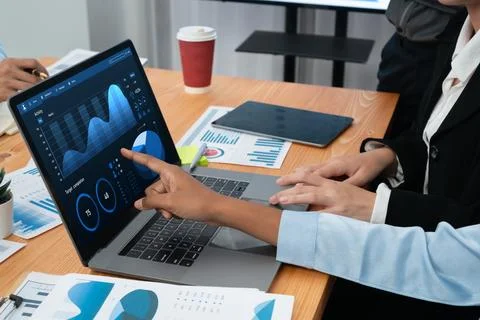 Financial dashboard data display on laptop screen. Concord Foto stock