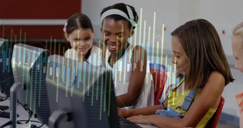 Financial data processing image over children using computers in classroom Foto stock