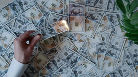 Financial Loss Concept With Burning US Dollar Note Vidéo 336710043