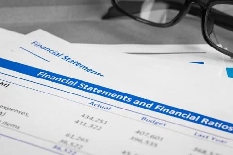 Financial statement letter on brown envelope and eyeglass, business concept;  Foto stock