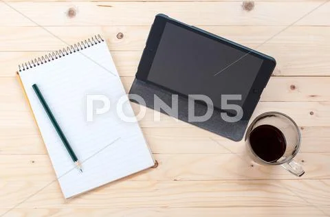 Find information with iPad-mini in casusual day with a cup of coffee. Stock Photos