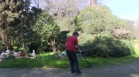 Finding the buried treasure Vídeo Stock 48333748