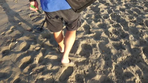 Finding objects with metal detector on the beach Stock Footage 138235507