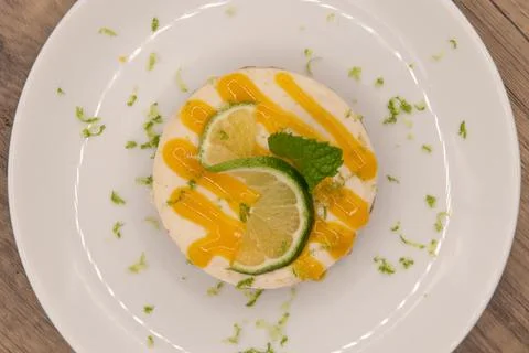 Fine dining plate with perfect presentation. Fotos de archivo