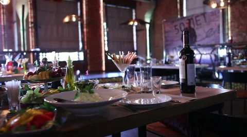 Fine dining in Restaurant Vidéo 64936351