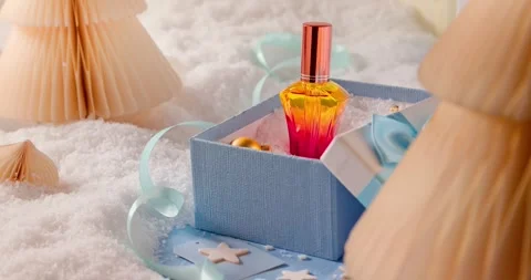 Fine perfume bottle offered as a holiday present. Vídeo Stock 346557012
