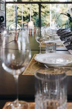 Fine restaurant dinner table place setting Foto stock