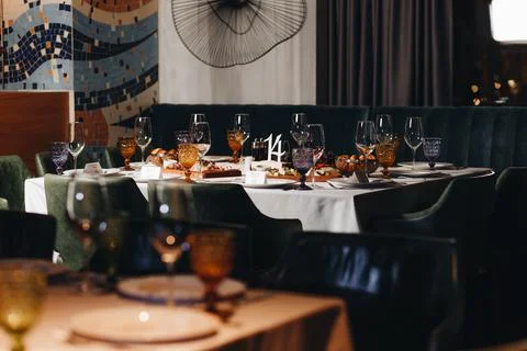 Fine restaurant dinner table place setting Foto stock