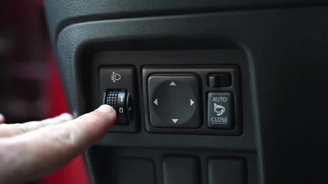 Finger Adjusting Car Headlight Leveling Control 库存影片 336356354