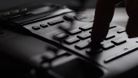 Finger Dials The Number On The Button Phone Vídeo Stock 85911753