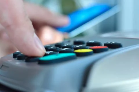 Finger dials pin code on terminal. Foto stock