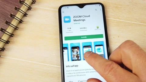 Finger installing the ZOOM CLOUD MEETINGS app on the phone Vídeos de archivo 144049776
