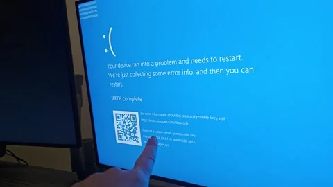 FINGER POINTS AT BLUE ERROR MESSAGE MICROSOFT CLOUDSTRIKE OUTAGE GLOBAL 4K Stock Footage 279810091
