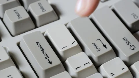 Finger presses BACKSPACE button on keyboard Vídeos de archivo 121074604