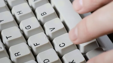 Finger presses C button on keyboard 動画素材 121072038