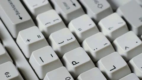 Finger presses dash button on keyboard Видео 121074008