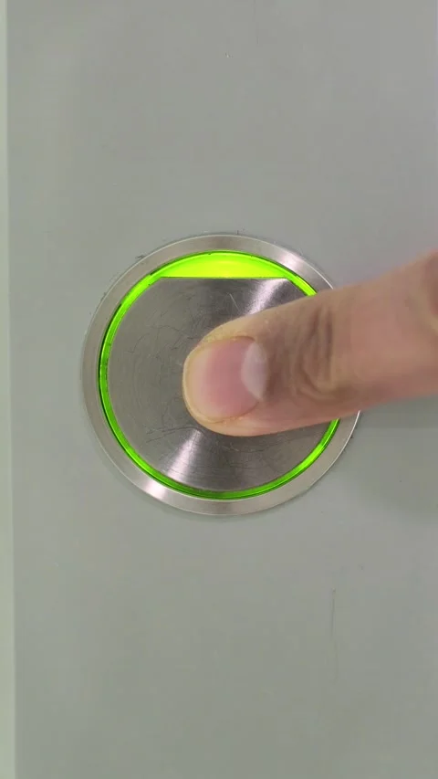 Finger presses the elevator button Vídeo Stock 333908729