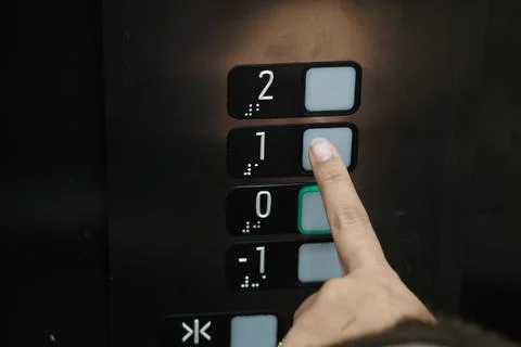 Finger presses elevator button to go to first floor Foto stock