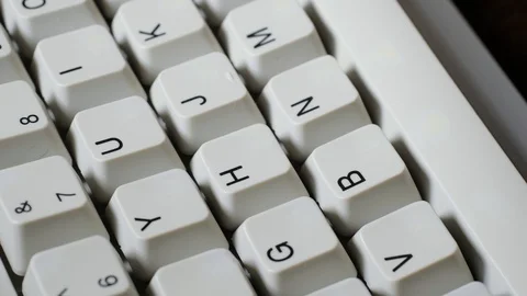 Finger presses H button on keyboard 動画素材 121072267