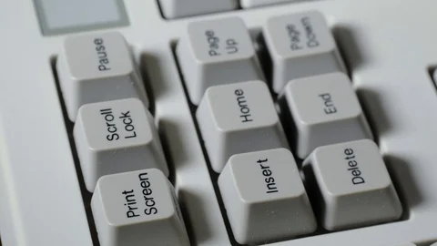 Finger presses PRINT SCREEN button on keyboard Видео 121077089