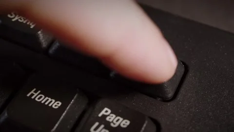 Finger pressing button "PAUSE" Video stock 171992860