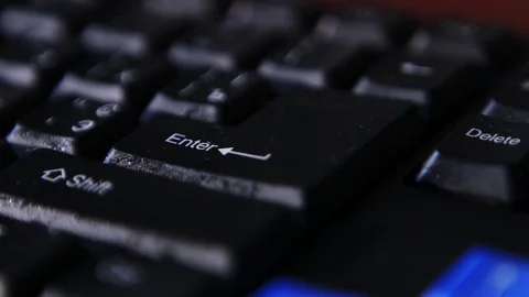 Finger pressing enter button Vidéo 69861657