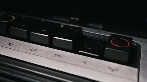 Finger Pushing Play Control Button on a Vintage Audio Tape Cassette Deck 스톡 동영상 334110998