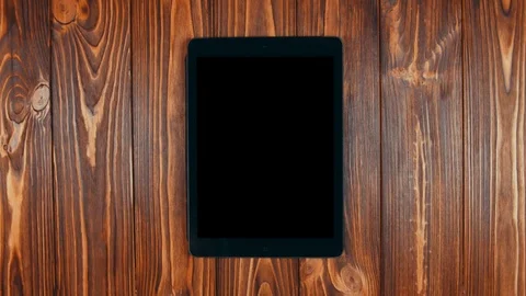 A Finger Swipes On a Tablet Screen With Alpha Channel. Swipe Right Gesture Vídeo Stock 72169418