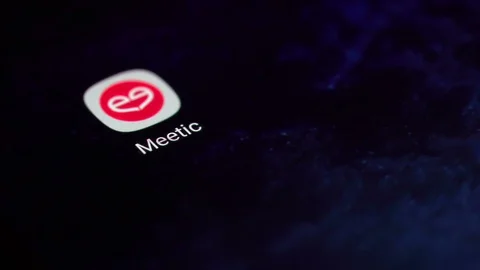 Finger tapping the Meetic icon to open the application on a smartphone. 動画素材 107167927