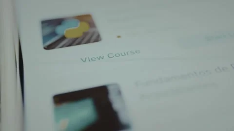 Finger taps the digital button View Course, lifelong learning concept 库存影片 328355907