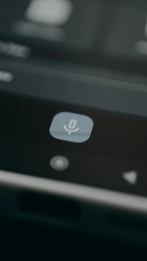 Finger taps the microphone icon, voice to text function in virtual assistant 스톡 동영상 329286567