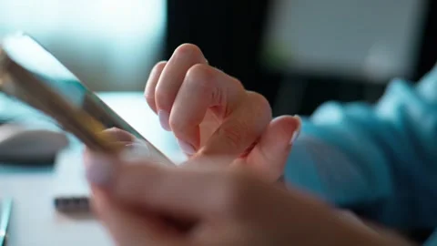 Finger taps smartphone screen closely Видео 348121729