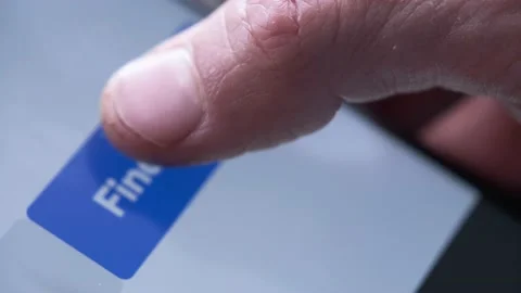 Finger touch hyperlink find food on smartphone, delivery and order food Stock-Footage 130495660