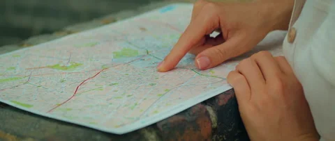 Finger tracing a route on a city map outdoors in Milan Italy Video stock 313708109