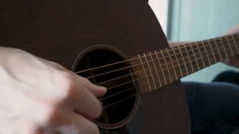 Fingerpickning on guitar - 4k Video stock 112605671