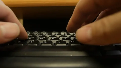 Fingers typing on Keyboard close Vídeos de archivo 98791798
