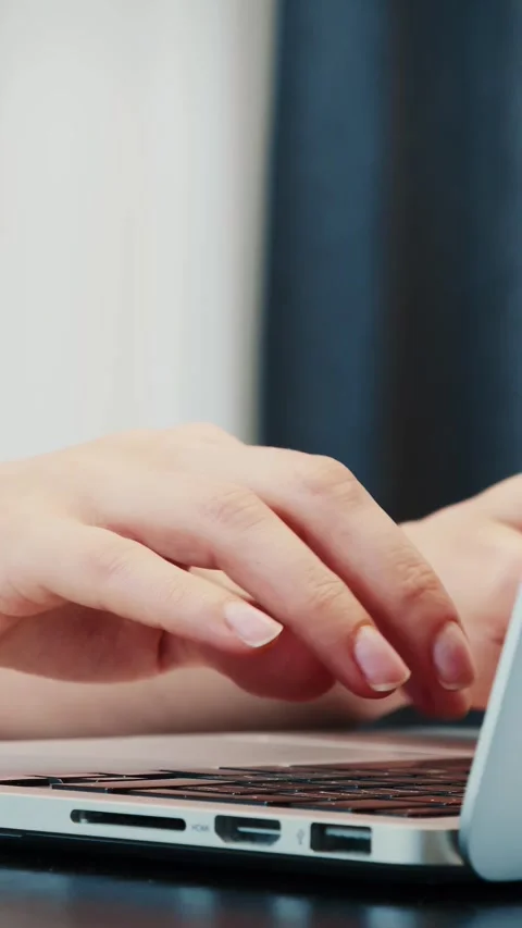 Fingers typing on keyboard, extra close up. Hands of young caucasian female Vídeo Stock 341127198