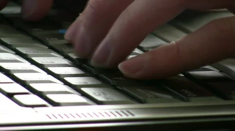 Fingers typing on keyboard Stockbeeldmateriaal 117990