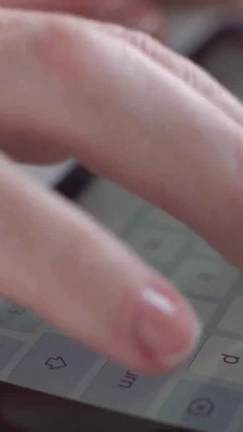 Fingers typing text on a digital tablet touchscreen keyboard Stock-Footage 334184527