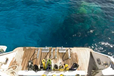 Fins ready on the back deck of a diving boat. Foto stock