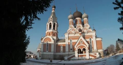 Fir trees against the sky, behind which the Orthodox Cathedral. Stock-Footage 293946483
