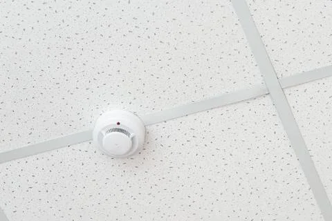 Fire alarm on a white ceiling Foto stock
