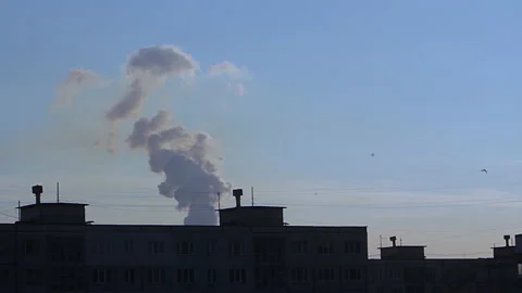 Fire and smoke from building Video stock 195674032