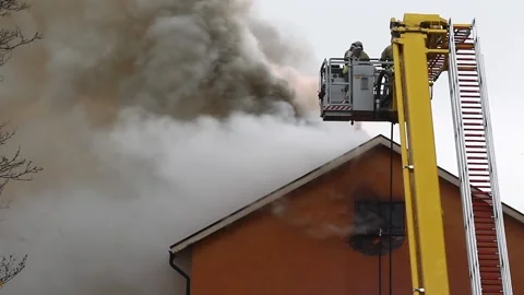 Fire apartment house 库存影片 165288562