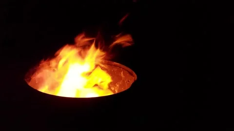 Fire in a barrel Video stock 199470192
