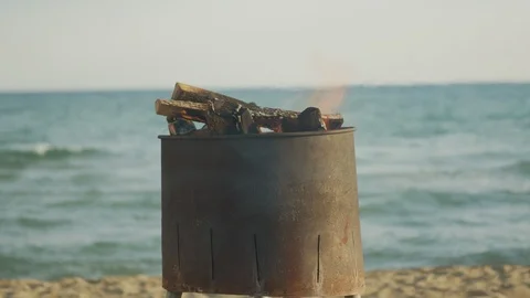 Fire at the beach Stockbeeldmateriaal 97447058