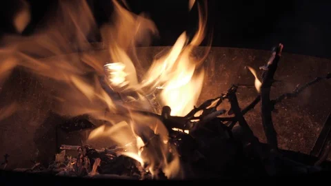 Fire bonfire burning for barbecue Vidéo 106092633