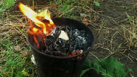 Fire in a bucket Video stock 159582137