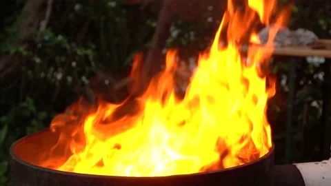 Fire burning in a barrel Video stock 232760790